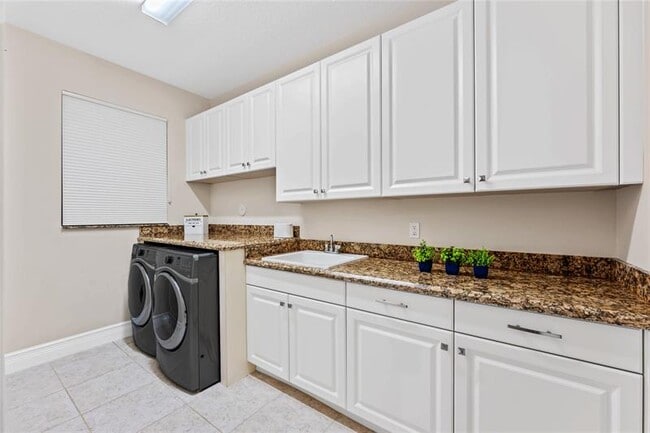 Building Photo - 9571 Eden Roc Ct