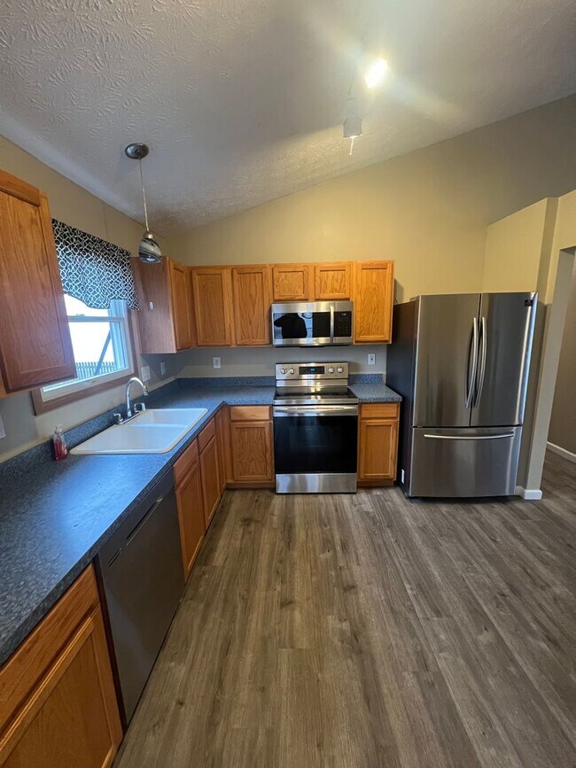 Building Photo - Charming 3-bedroom, 2-bathroom