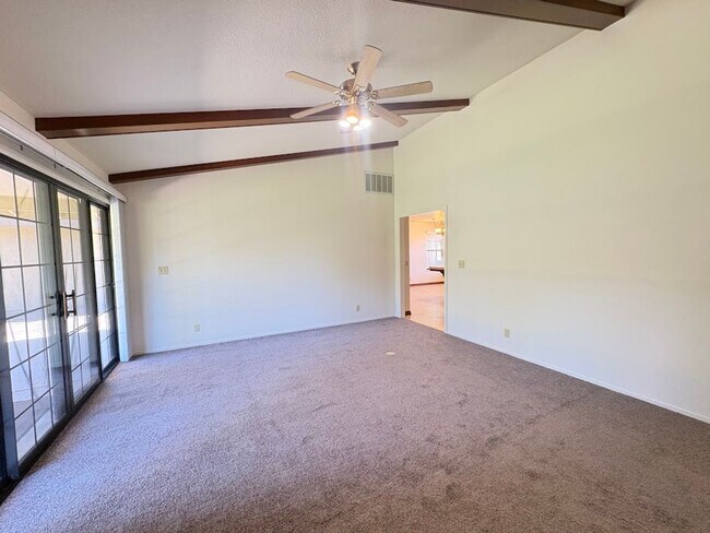 Building Photo - Spacious 4 Bedroom Home in Quiet Galt Neighborhood