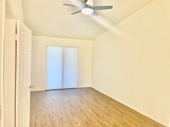 Building Photo - Fully Renovated 3-Bedroom Townhome in Gate...