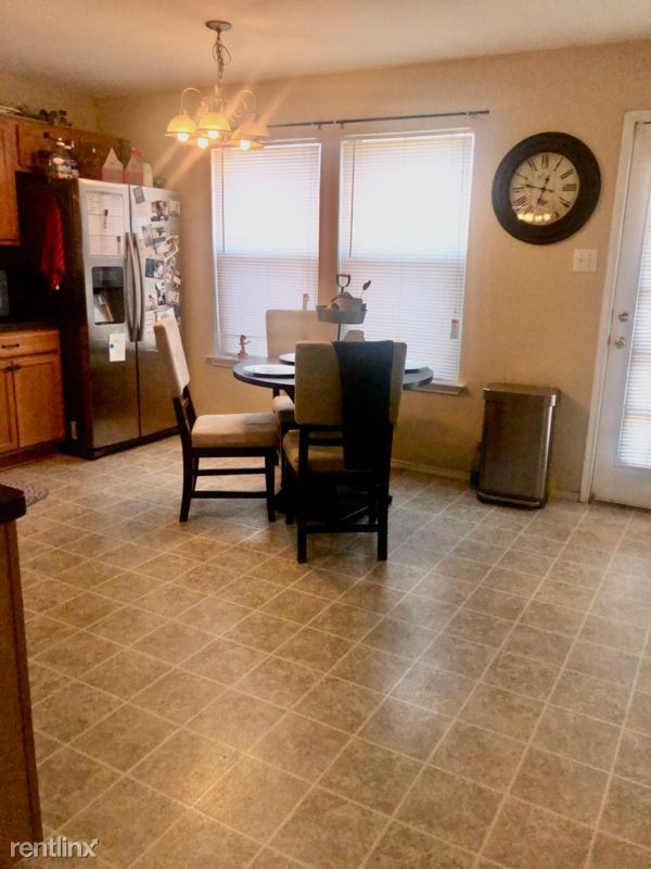 Building Photo - 2 br, 2.5 bath Townhome - 2305 Kingsway Dr