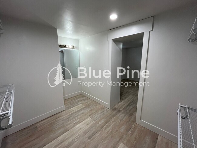 Building Photo - 1288 Lake Ave