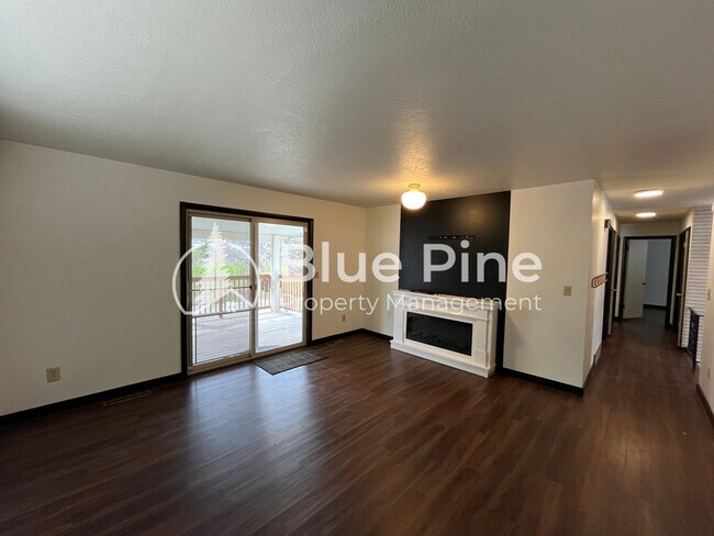 Building Photo - 1656 S Fairway Dr