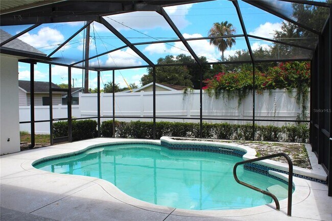 Building Photo - 2228 Lake Holloway Blvd