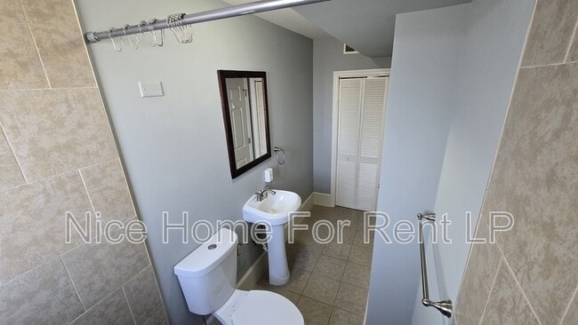 Building Photo - 64 Simpson Ave