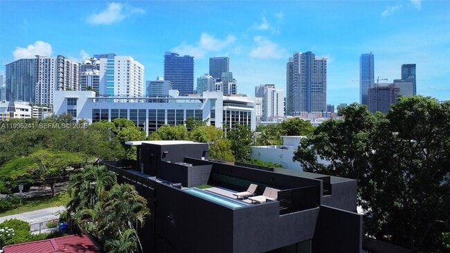 Building Photo - 420 SW 15th Rd