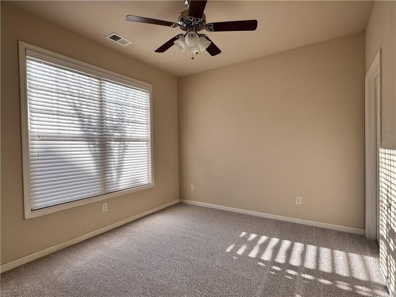 Building Photo - 167 Gilliflower Park