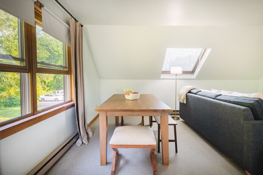 Building Photo - 65 Whately Rd