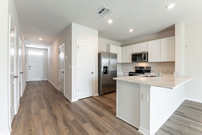 Building Photo - 3 Bedroom Townhome - Star Farms