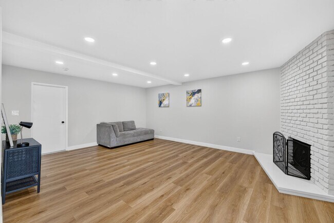 Building Photo - 13324 San Martin Pl
