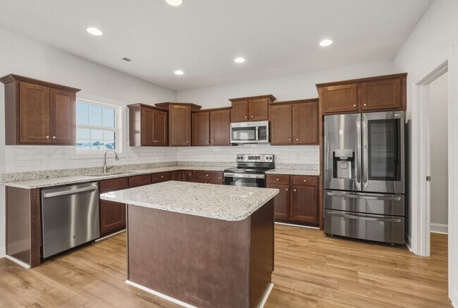 Building Photo - 5 bedroom waterfront property