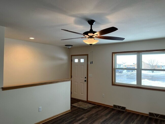 Building Photo - 516