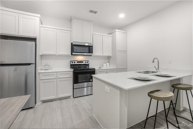 Building Photo - 25 Shavano Dr