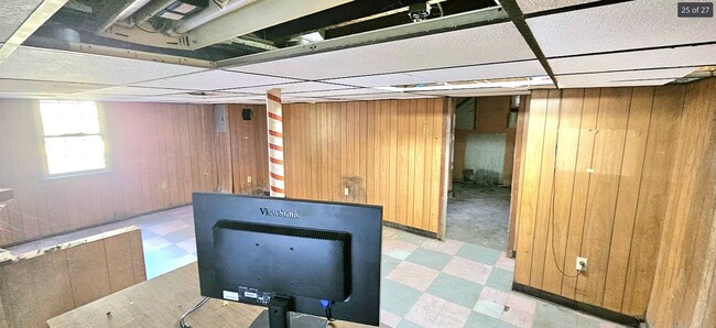 Building Photo - Spacious 5-Bedroom Bellevue Home with Sunroom & Massive Backyard