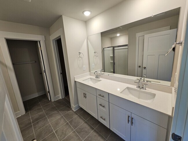 Building Photo - 224 Lanyard Ln