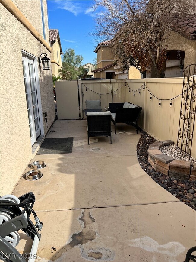 Building Photo - 8168 Finch Feather St