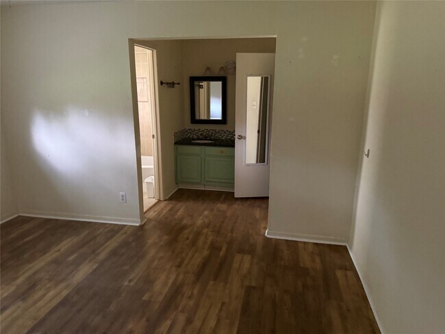 Building Photo - 7107 Briarfield Dr
