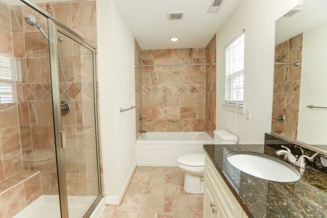 Building Photo - Beautiful Move-In Ready craftsman style home in Norfolk!