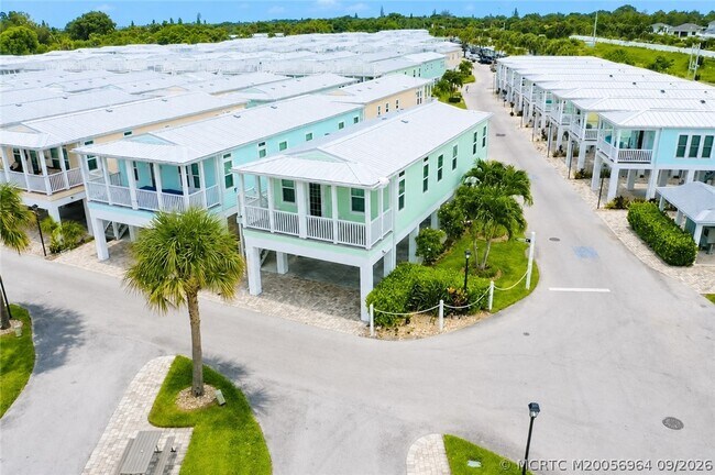 Building Photo - 252 NE Ebbtide Way