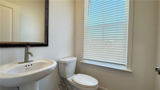 Building Photo - 100 Agnew Wy