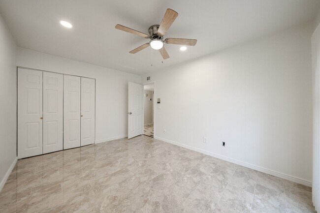 Building Photo - 2851 E Acoma Dr
