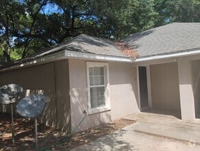 Building Photo - 3/2 Duplex