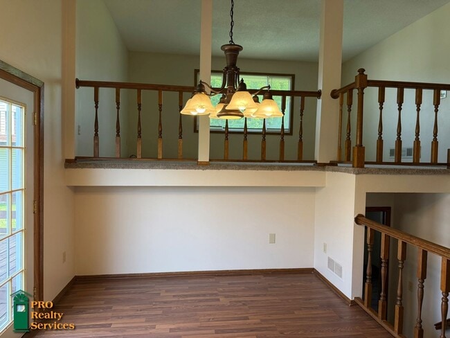 Building Photo - 3 Bedroom Home **Free August Rent with an ...