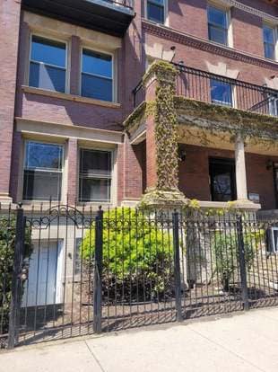Building Photo - 5324 S King Dr