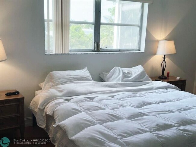 Building Photo - 7505 NW 5th Pl