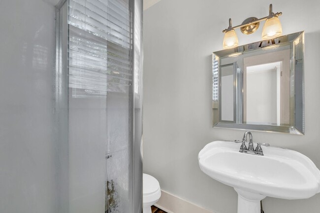 Building Photo - Renovated 3 Bedroom 3.5 Bath Home for Rent!