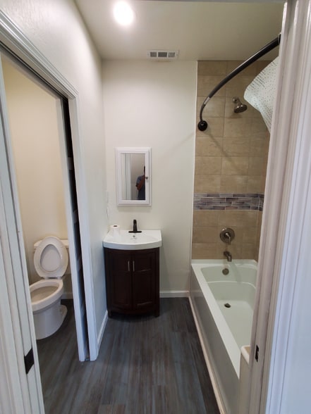 Building Photo - 6325 Tallman Ave