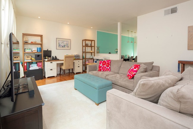 Building Photo - 1049 16th St