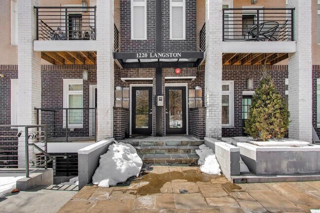 Building Photo - 1220 19th St NE