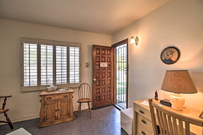 Building Photo - 107 W Windsor Ave