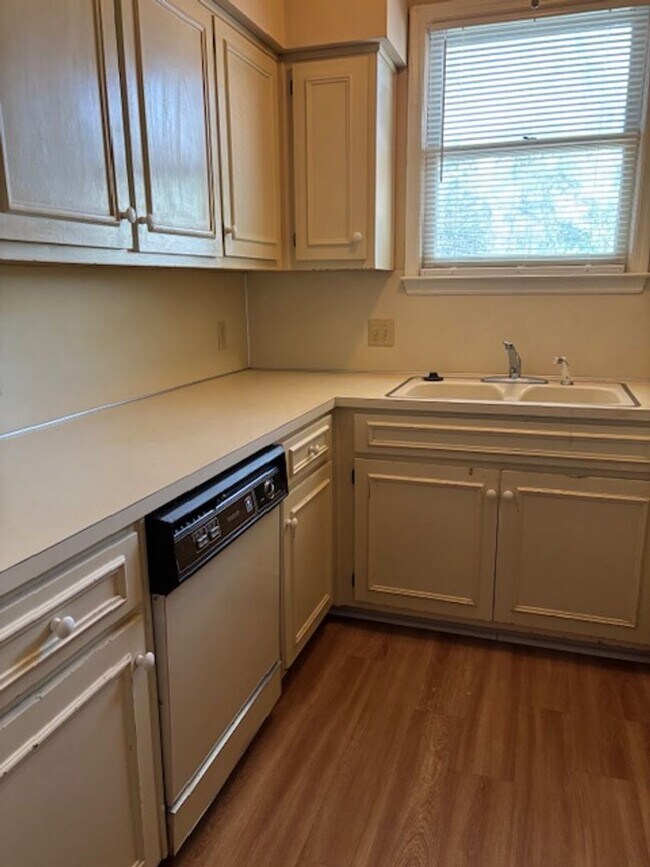 Building Photo - Beautiful; Wynnton Condo