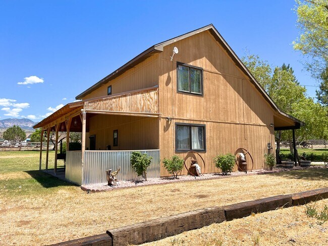 Building Photo - Horsemans Property