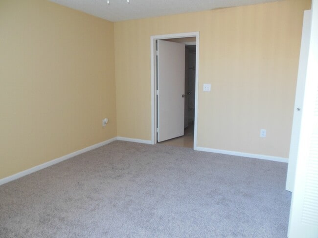 Building Photo - 1743 Village Blvd