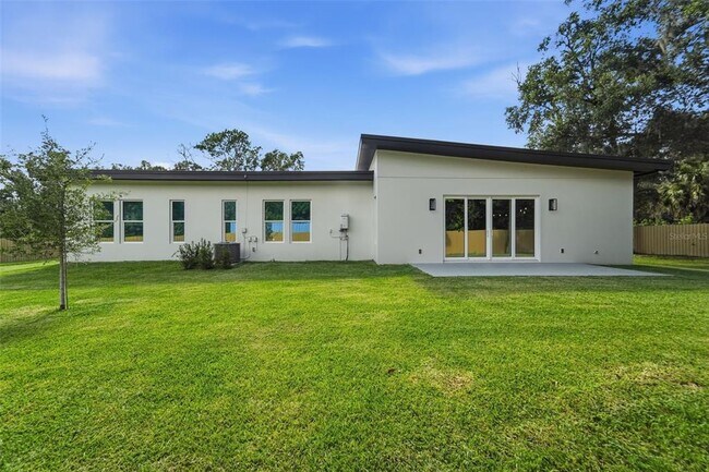 Building Photo - 561 N Thompson Rd