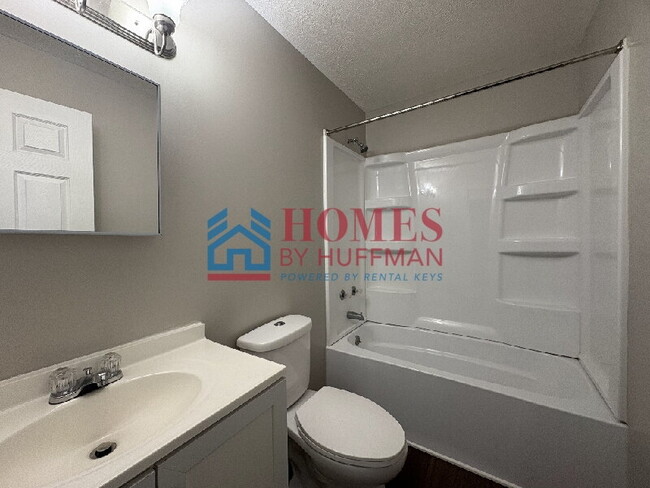 Building Photo - Two Bedroom Duplex | North Side Location
