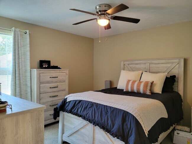 Building Photo - 2 Bed, 2 Bath Apartment with 9-Foot Ceilings in White House