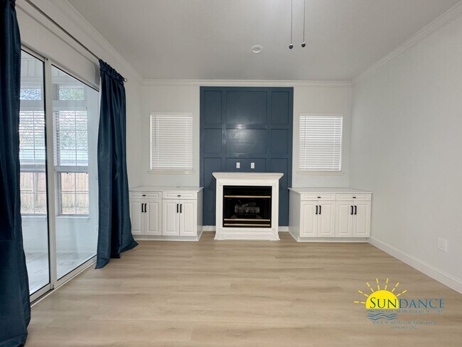 Building Photo - Spacious & Stylish 4-Bedroom Home Near Hurlburt AFB!