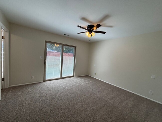 Building Photo - SPACIOUS REMODELED HOME FOR RENT!