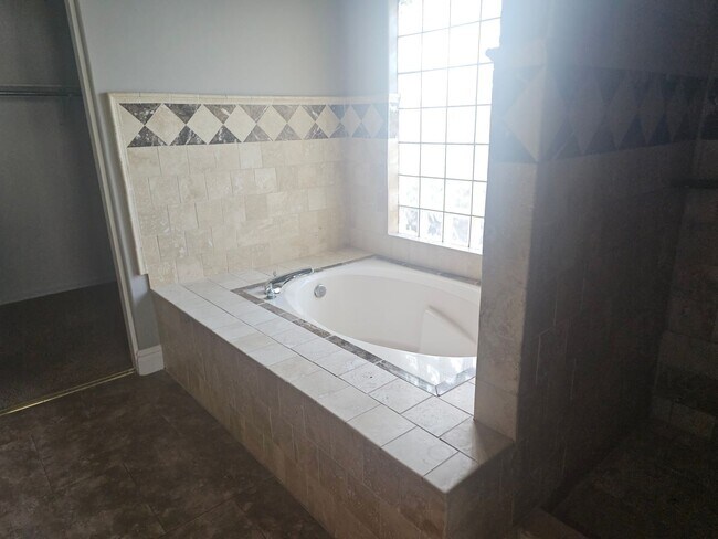 Building Photo - 4 bd 2.5 bth north east scottsdale home with pool