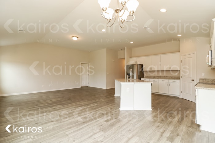 Building Photo - 17 Red Oak Dr.