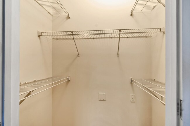 Building Photo - Beautiful 1 Bedroom 1 Bathroom Condo In Much Sought After Exchange At Van Dorn