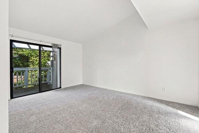 Building Photo - 320 Grapevine Pl