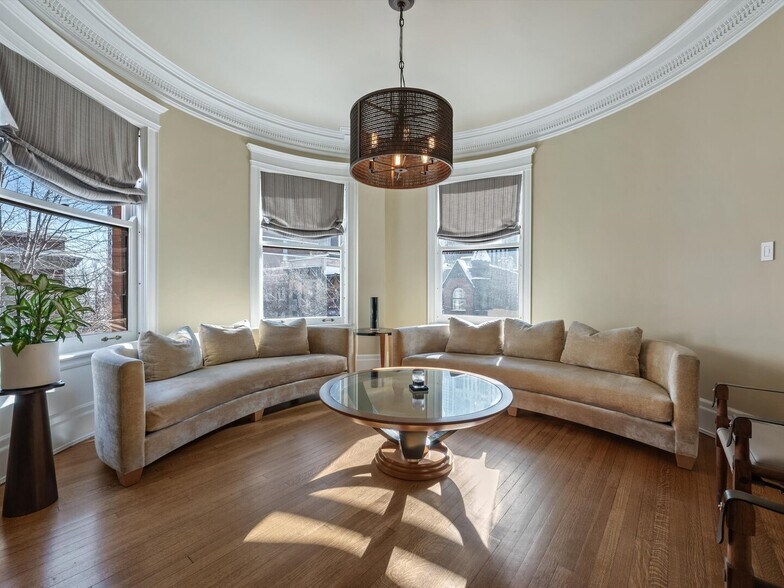 Building Photo - 1210 N Astor St