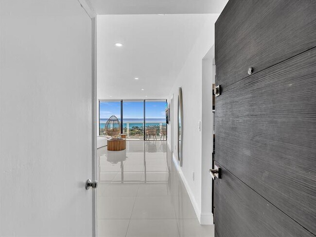 Building Photo - 20515 E Country Club Dr