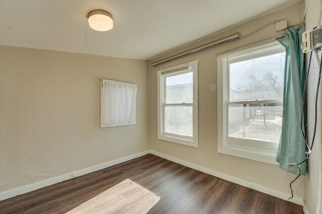 Building Photo - 1111 E Flint St