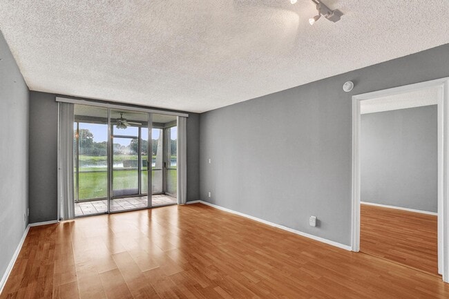 Building Photo - 9460 Poinciana Pl